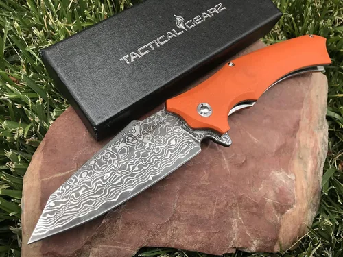 Miniatura 8 de TACTICAL GEARZ Cuchillo de bolsillo de acero de Damasco, hoja de acero de Damasco de 67 capas múltiples y núcleo VG10, mango G10, incluye funda