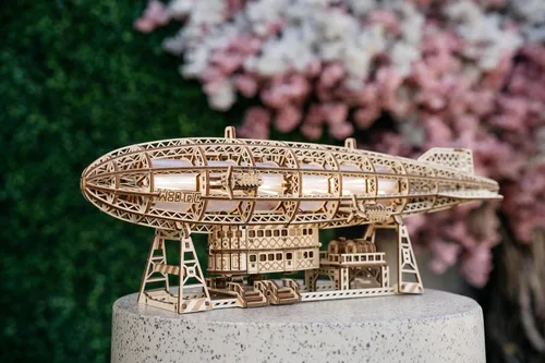 Miniatura 2 de Wood Trick Zeppelin Luminoso Rompecabezas de madera dirigible LED 3D para adultos para construir - Hélices móviles y cola - Incluye montaje en pared