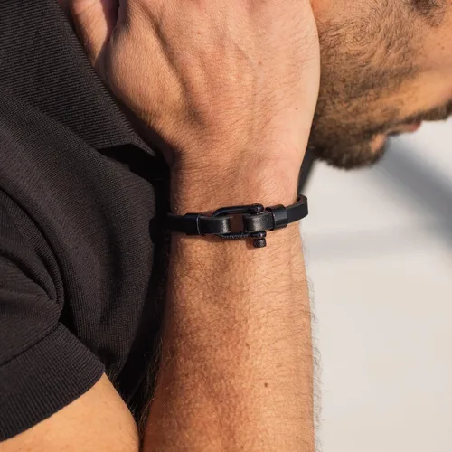 Miniatura 4 de Elegatto Morelle Pulsera de cuero premium para hombre Piel de grano entero color negro con cierre de grillete de acero inoxidable pulido