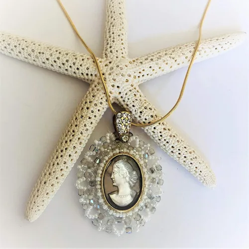 Miniatura 2 de Genuine Mother of Pearl Cameo Pendant Bridal Necklace Wedding Statement Beadwoven Jewelry Gold Filled Chain