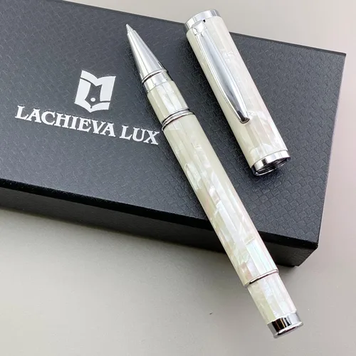 Miniatura 3 de LACHIEVA LUX Elegante bolígrafo de nácar con repuesto alemán, juego de regalo prémium para hombres, mujeres y profesionales (blanco perla)