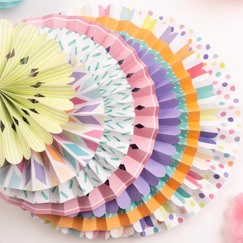 Miniatura 5 de PapaKit Juego de 26 piezas de decoración de fiesta multicolor de lujo, pompones de papel de seda vibrantes, bolas de panal y abanicos de papel