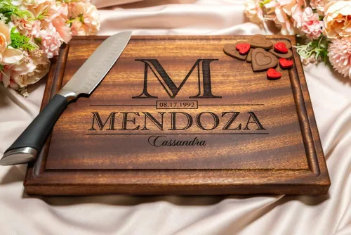 Miniatura 3 de Tabla de cortar personalizada, idea de regalo de boda, aniversario o inauguración de la casa, charcutería grabada en madera, para parejas