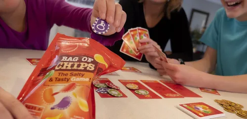 Miniatura 4 de Blue Orange Juego de mesa de juego de bolsa de fichas, juego de mesa de estrategia para fiestas familiares o adultos para 2 a 5 jugadores.