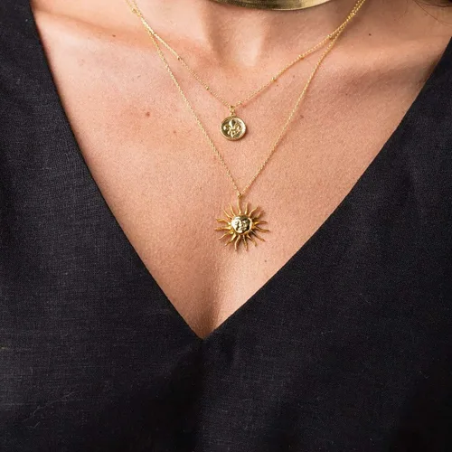 Miniatura 2 de MEVECCO Collar de oro para mujer, disco de moneda con patrón celestial, colgante grabado chapado en oro de 18 quilates, simple, personalizado