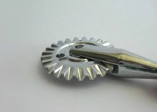 Miniatura 10 de Tredoni Rueda de pastelería de 1.6 pulgadas - cortador/engarzador de sellos de masa, fabricante de pasta/ravioli/pastel, rueda de acero inoxidable