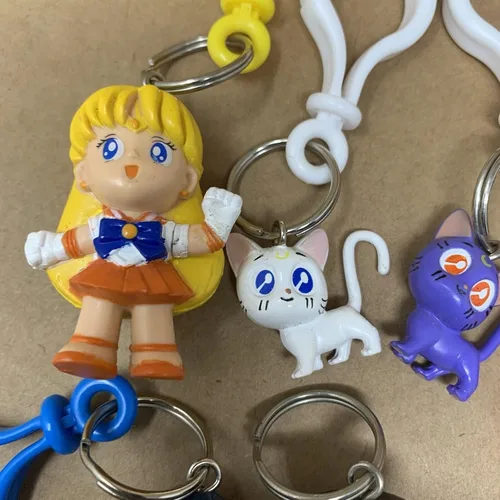 Miniatura 4 de Irwin Toy Embrace the Power of Sailor Moon Llavero Clip-On - Un accesorio elegante para entusiastas del anime y coleccionistas