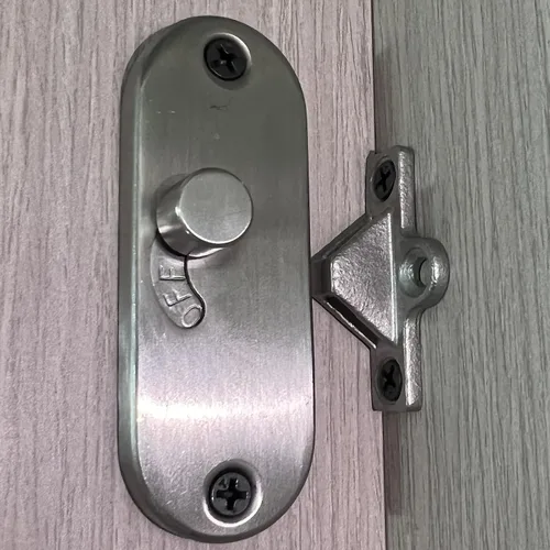 Miniatura 7 de KAFENDA Cerradura de puerta de 90 grados, pestillo de bloqueo de puerta plegable para puerta corrediza de granero de seguridad (2 cerraduras)