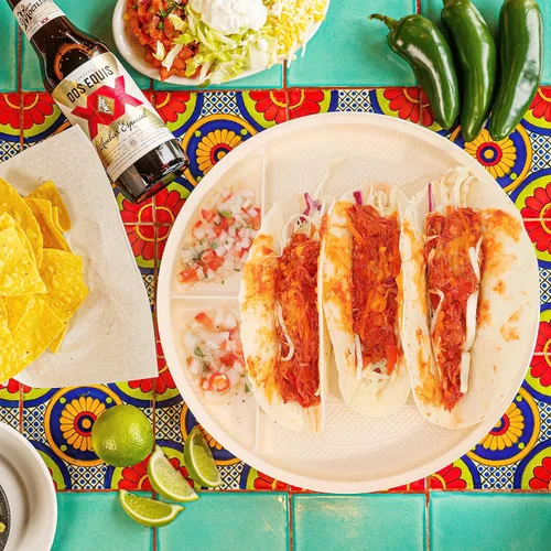 Miniatura 7 de LUVCOSY Platos desechables grandes de 10 pulgadas, 3 tacos y 4 lados, soporte biodegradable para tacos de almidón de maíz, tortilla suave y dura