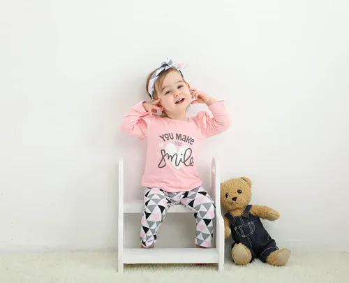 Miniatura 5 de Conjunto de 3 piezas de ropa de bebé niña de manga larga con letras pantalones casuales y diadema