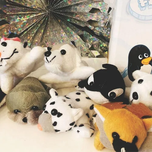 Miniatura 3 de Fun Express Mini Arctic Friends - Surtido de animales de peluche, lindos animales árticos, incluyendo lobos, focas, pingüinos, osos polares y más