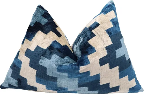 Miniatura 5 de CANVELLO -Exquisita almohada/cojín de plumón: almohadas de plumas elegancia y arte Almohadas icónicas con diseño Ikat Seda de terciopelo suave