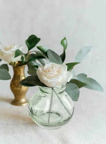 Miniatura 4 de Serene Spaces Living Mini jarrón Le Midi Bell Bud de cristal verde, centro de mesa para recepción de boda, mini jarrones para decoración del hogar