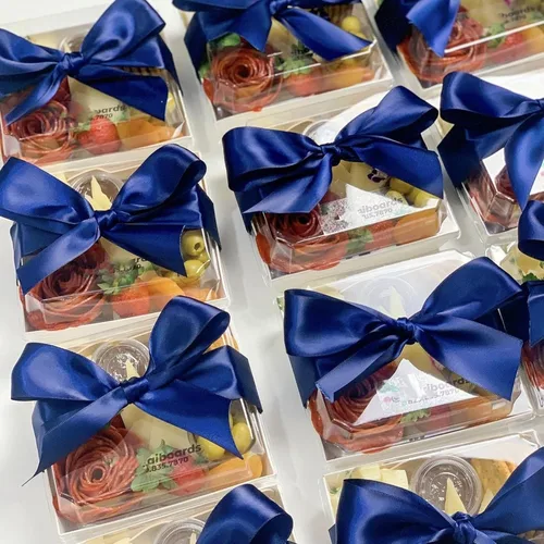 Miniatura 3 de RomanticBaking Paquete de 100 cajas de charcutería de 4 x 4 x 2.55 pulgadas con tapas transparentes, para panadería, galletas, fresas cubiertas