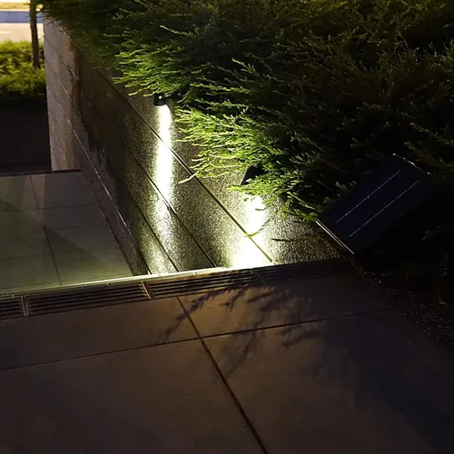Miniatura 7 de 4 Focos Mini 50X LED Alimentados por Energía Solar (LED Blanco Cálido), Acabado Negro, Foco Descendente para Jardín Exterior, Patio y Paisajismo