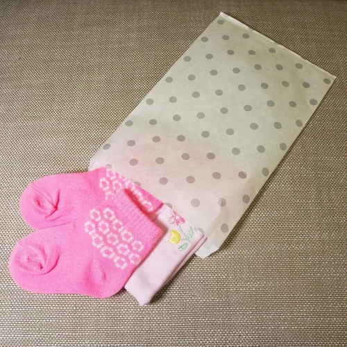Miniatura 7 de CuteBox Bolsas de regalo blancas de papel plano con lunares plateados (6 x 9 pulgadas) para mercancía, manualidades, recuerdos de fiesta, venta al