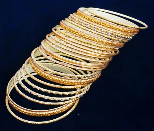 Miniatura 7 de Touchstone - Pulseras de metal indio para mujer, de aleación de oro, colección de 2 docenas de pulseras Bollywood, para mujer, apilable, anchas