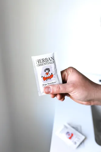 Miniatura 5 de Herban Essentials Toallitas para esterillas de yoga, aceite esencial de lavanda, toallitas húmedas envueltas individualmente para toallitas después