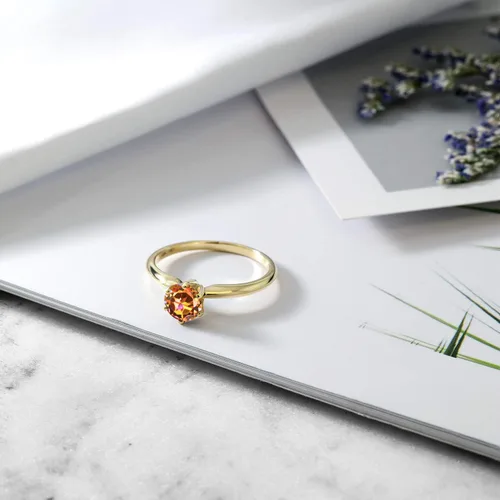 Miniatura 11 de Anillo de compromiso solitario con piedra preciosa redonda de oro amarillo de 14 quilates de 0.236 in para mujer Ajuste clásico de 6 puntas