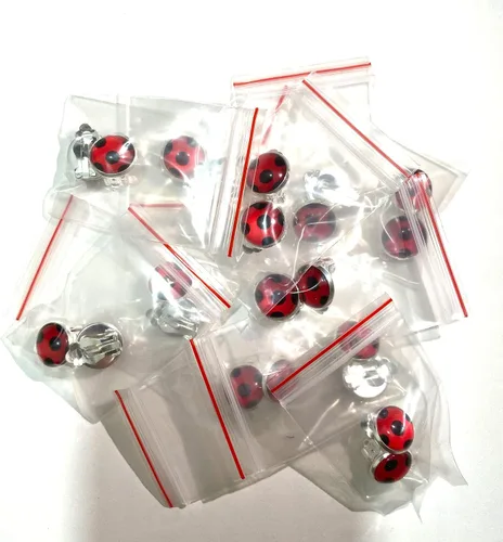 Miniatura 2 de Aretes de clip de mariquita, cosplay de mariquita, aretes de plata con diseño de mariquita, aretes de plata con puntos negros, aretes de mariquita