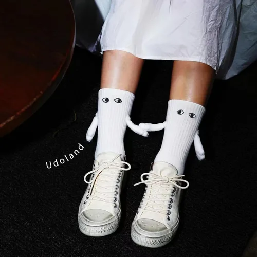 Miniatura 5 de UAURORAO Calcetines de pareja de muñecas 3D para mujeres y hombres, calcetines divertidos para sostener las manos en la mano, calcetines de amistad