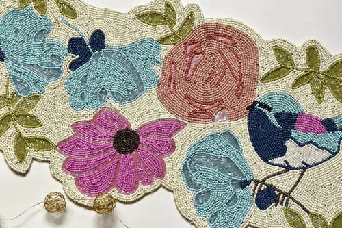 Miniatura 3 de Camino de mesa hecho a mano con cuentas con diseño de pájaros, multicolor, camino de mesa de primavera para casa de campo, decoración de mesa