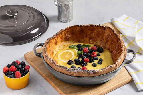 Miniatura 5 de Le Creuset Signature Cacerola de hierro fundido esmaltado, 5 cuartos de galón, color gris oscuro (Oyster)