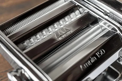 Miniatura 3 de MARCATO Máquina de pasta Atlas Ampia 8356 fabricada en Italia acero cromado plata incluye cortador de pasta manivela e instrucciones idioma español