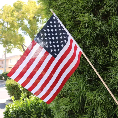 Miniatura 5 de GIFTEXPRESS 24 banderas de 12 x 18 pulgadas fabricadas en Estados Unidos impresas con punta de lanza, 4 de julio y Día de los Caídos de Estados