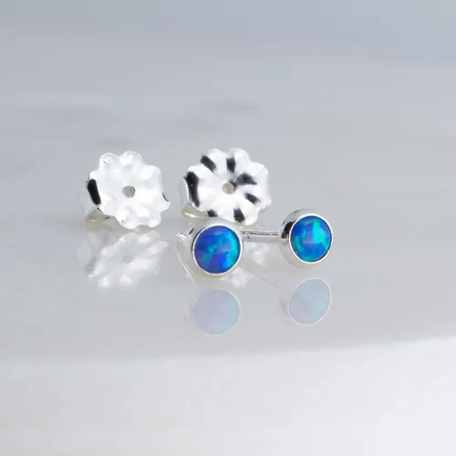 Miniatura 15 de Aretes pequeños de plata de ley para cartílago, tragus, hélix, múltiples piercings hipoalergénicos, piedra natal para mujer, juego de bisel