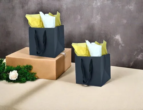 Miniatura 7 de JUNESHE Bolsas de regalo cuadradas pequeñas con papel de seda, color negro, paquete de 2, 5.9 pulgadas Bolsas de papel con asas para cumpleaños