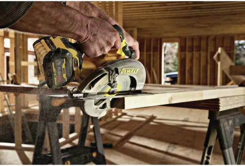 Miniatura 4 de DEWALT FLEXVOLT 60V MAX* Sierra circular con freno, 7-1/4 pulgadas, solo herramienta (DCS578B)
