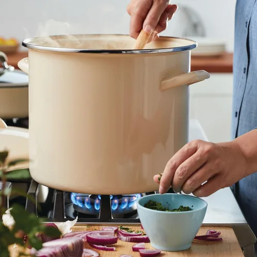 Miniatura 7 de Rachael Ray Olla esmaltada en acero con tapa, apta para inducción, 12 cuartos de galón, crema de almendras