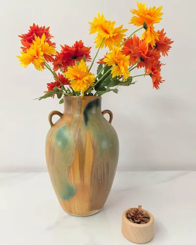 Miniatura 4 de Cerámica de Terracota – Jarrón Decorativo Único de Estilo Rústico de 10" con Asa, Jarrón Bohemio Neutro Verde Esmaltado Amarillo Tierra