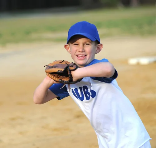 Miniatura 5 de TOP HEADWEAR Sombrero de béisbol ajustable con cierre de velcro para niños en blanco