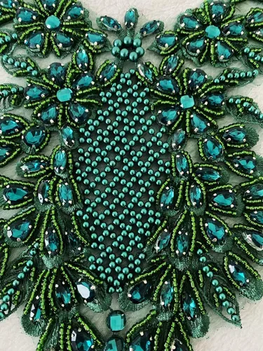 Miniatura 6 de Apliques de encaje hechos a mano con diamantes de imitación para coser a mano, parches para ropa de vestir, falda y escote (verde profundo)