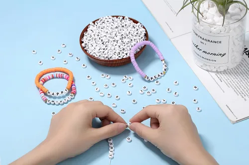 Miniatura 4 de ZHIYUXI - 1500 piezas de cuentas de letras de acrílico para pulseras de la amistad, cuentas de alfabeto para pulseras, collares, fabricación