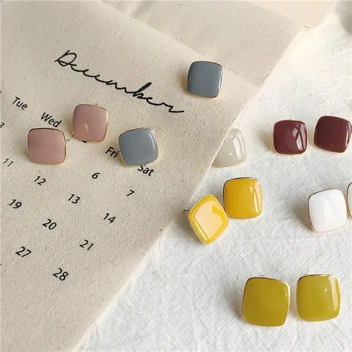Miniatura 5 de Caiyao Aretes de botón cuadrados esmaltados ligeros y coloridos para mujer, pequeños aretes cuadrados para adolescentes, niñas, novia, fiesta