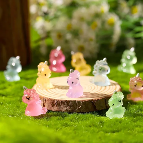 Miniatura 5 de Fuyamp 60 piezas de mini unicornio de resina luminoso miniatura que brilla en la oscuridad, adorno de unicornio pequeño para jardín, paisaje