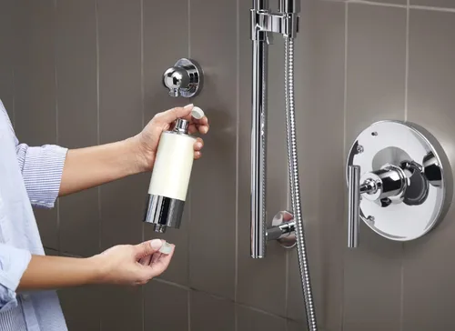 Miniatura 12 de Kohler 30646-CP Sistema de filtración de agua de ducha acuífero, reduce el cloro y el olor, incluye reemplazo de filtro, cromo pulido