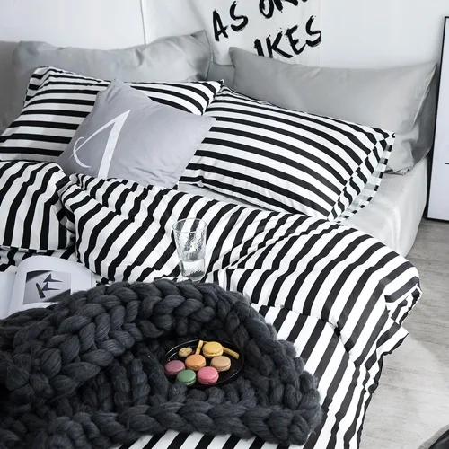 Miniatura 4 de CLOTHKNOW Juego de edredón a rayas tamaño King de 3 piezas, juego de edredón negro y blanco, edredón suave de estilo granja con 2 fundas de almohada