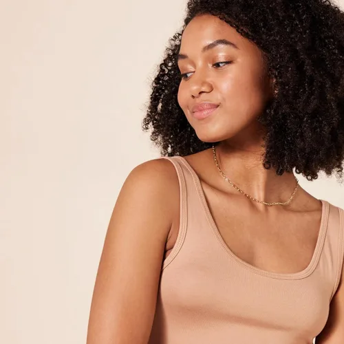 Miniatura 5 de Tienda Essentials Camiseta de tirantes ajustada para mujer, paquete de 2