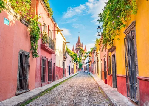 Miniatura 2 de BELECO Telón de fondo de tela medieval de 5 x 3 pies, casas coloridas de San Miguel de Allende, fondo de pueblo mexicano para cumpleaños, boda