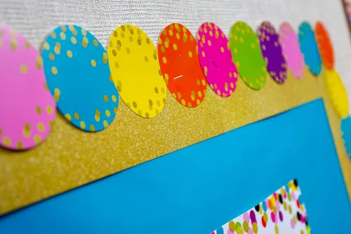 Miniatura 4 de Círculos de confeti para maestros con borde troquelado