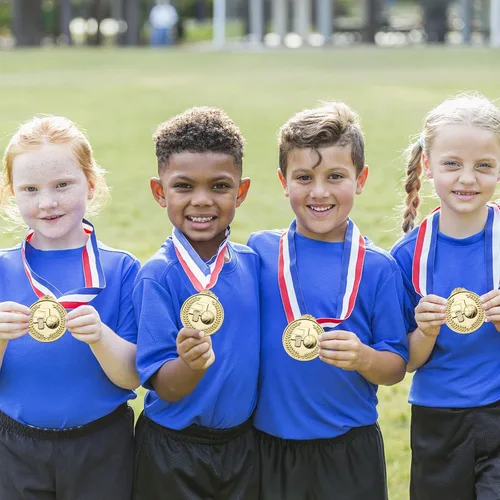 Miniatura 6 de Paquete de 12 medallas de baloncesto para niños, medallas de oro de metal adecuadas para competiciones deportivas, celebraciones y recuerdos