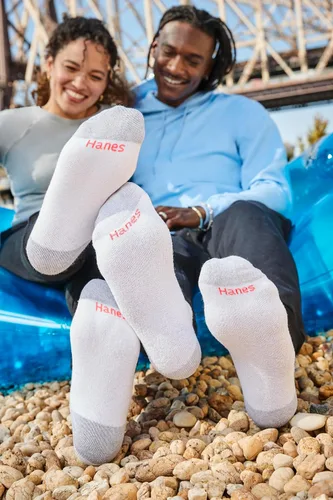 Miniatura 17 de Hanes Calcetines dobles resistentes para hombre, que disipan la humedad del cuello redondo y el tobillo, color blanco y negro, varios paquetes