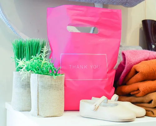 Miniatura 6 de Purple Q Crafts Bolsas de compras de plástico troqueladas rosadas con logotipo de agradecimiento de 9 x 12 pulgadas con asas, paquete de 50
