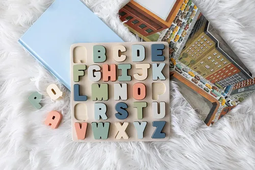 Miniatura 8 de Pearhead Rompecabezas de madera del alfabeto, juguete de aprendizaje ABC para niños pequeños, tablero de rompecabezas educativo Montessori