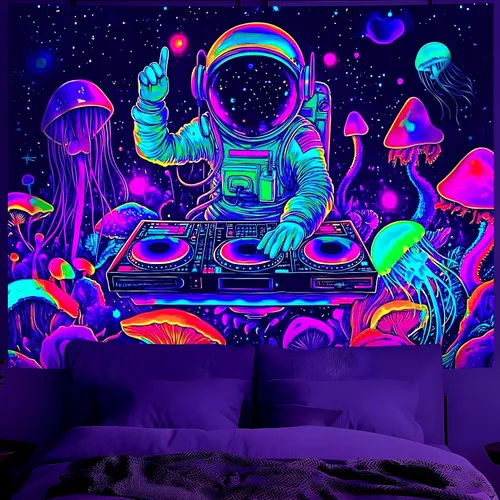 Miniatura 21 de BVBOX Tapiz de astronauta espacial con luz negra, reactivo a los rayos UV, galaxia, planeta que brilla en la oscuridad, póster de luz negra, arte