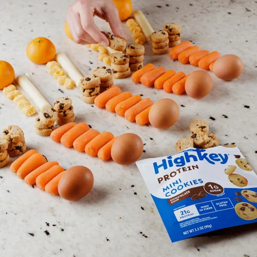 Miniatura 7 de HighKey Galletas con chispas de chocolate con proteínas, bajas en azúcar, alto en proteínas, paquete de 3, 2.25 onzas, galletas bajas